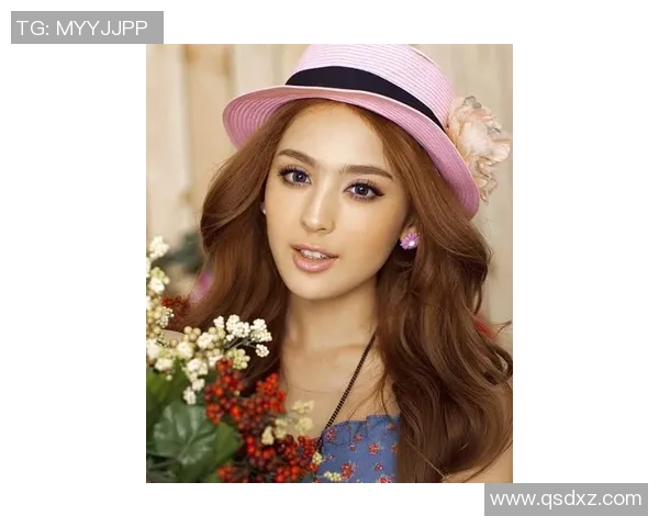 足球明星仿妆女孩展现魅力与风采的时尚潮流之旅